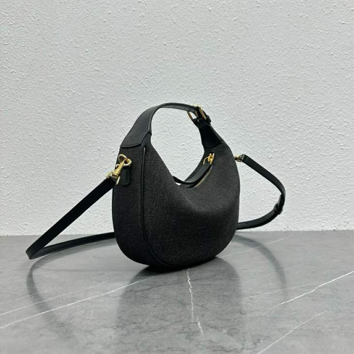 Picture of Celine Handbags _SKUfw230110277fw